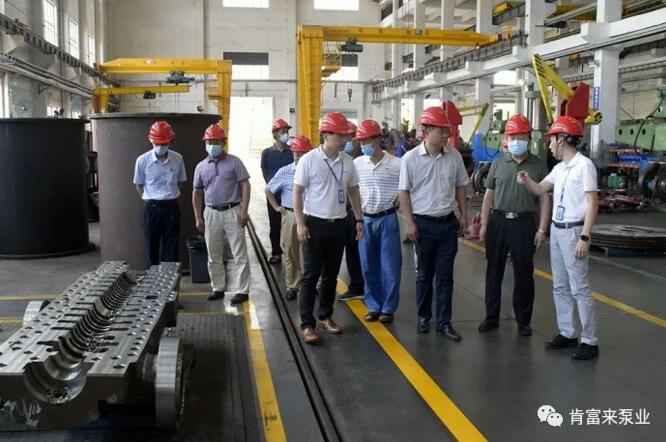 董事长、总经理陈迪，党委副书记黎宇明陪同调研组一行参观长春昊辰资本管理有限公司展览室